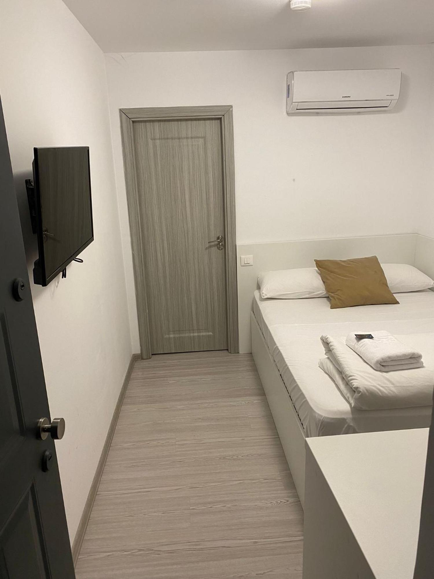 Small Central Bucharest Old Town Studios Εξωτερικό φωτογραφία